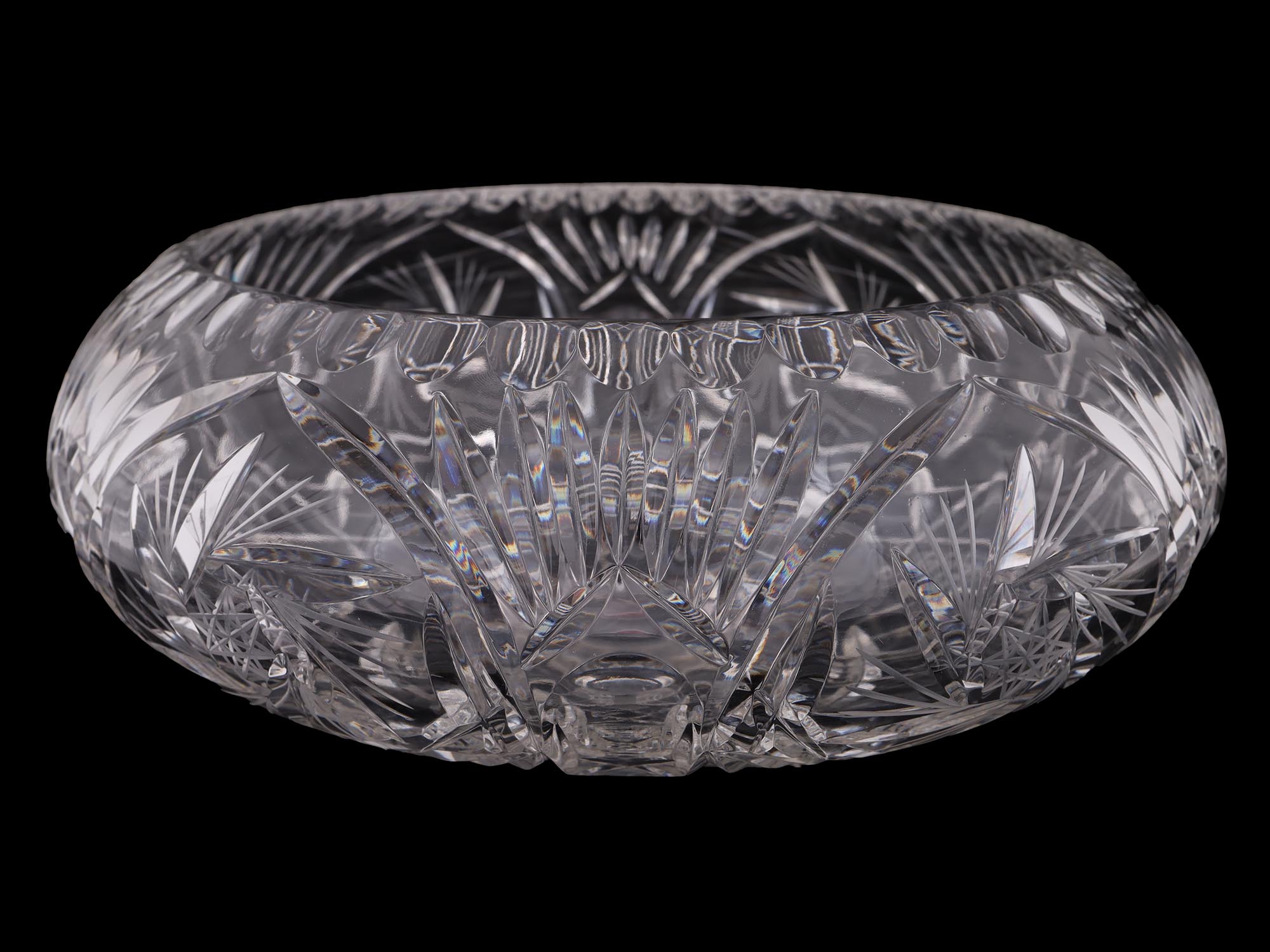 VINTAGE CUT CRYSTAL GLASS CENTERPIECE SALAD BOWL PIC-0